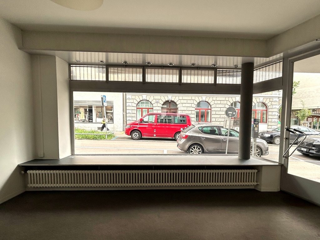 80m² shop