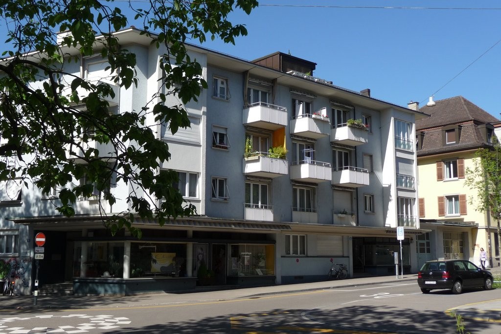 80m² shop