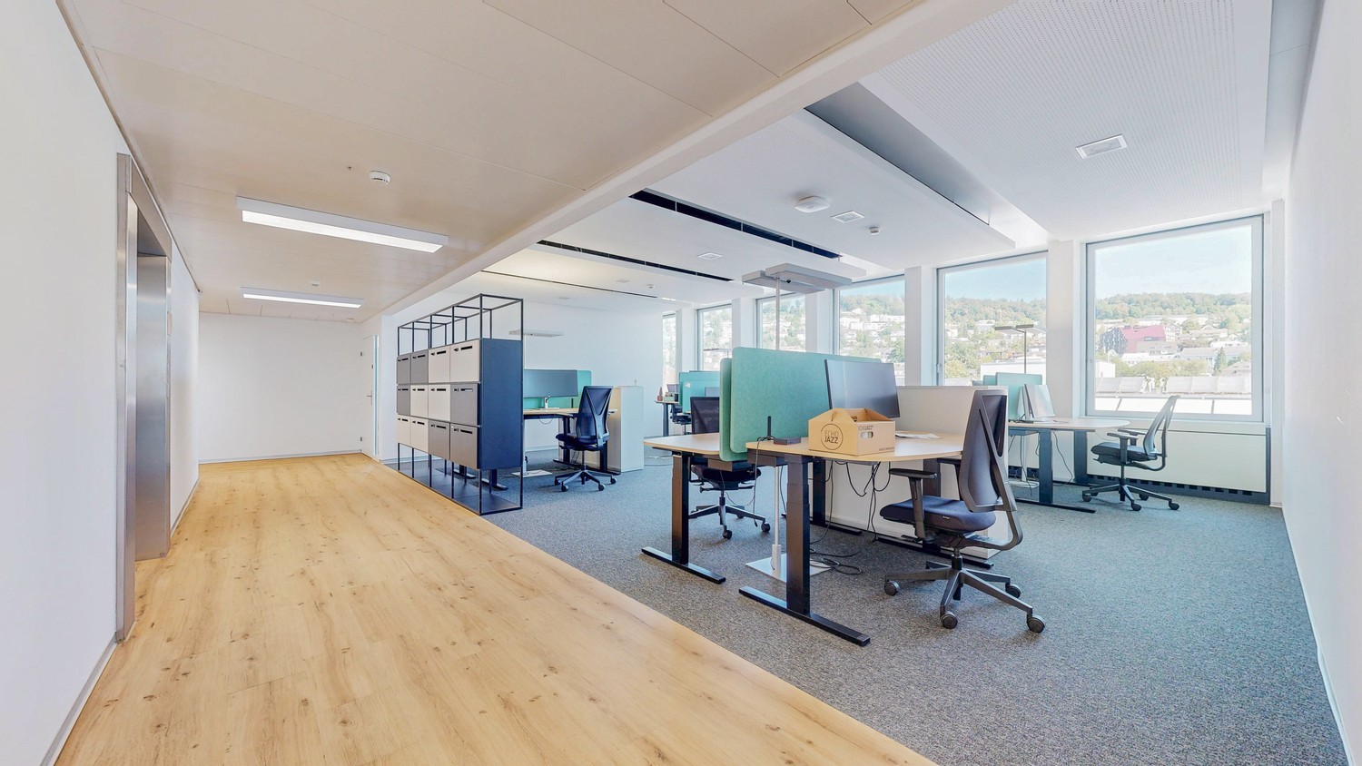 1070m² office