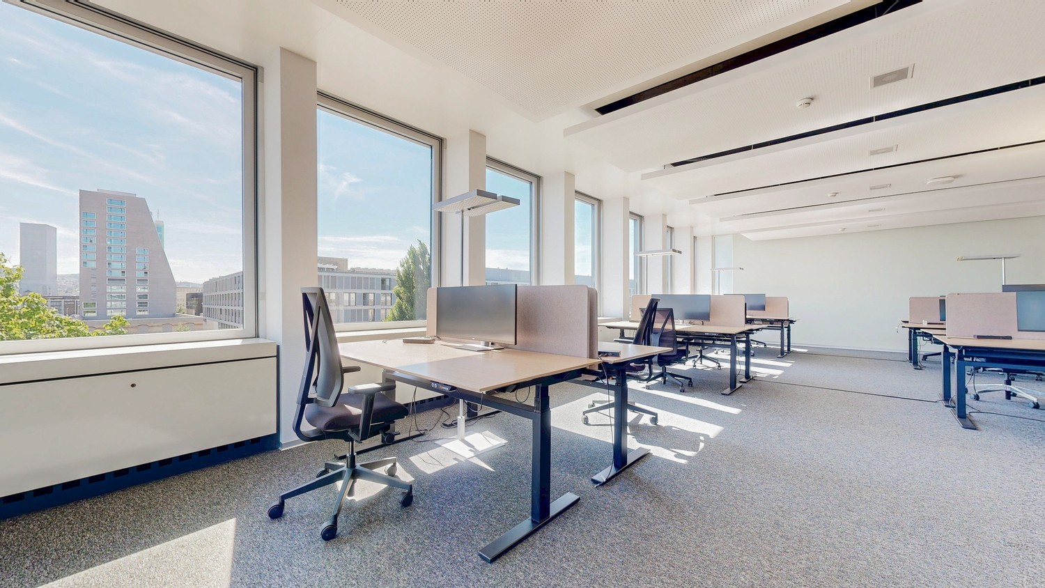 1070m² office