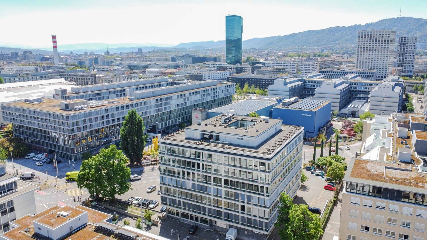 1070m² office