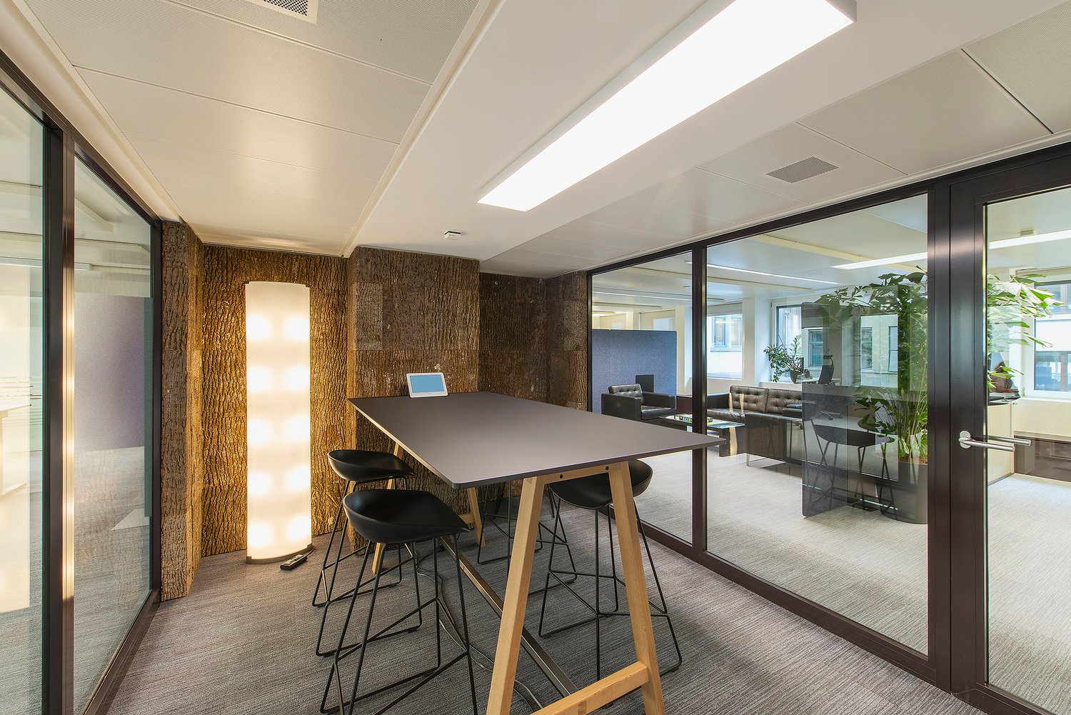 710m² office