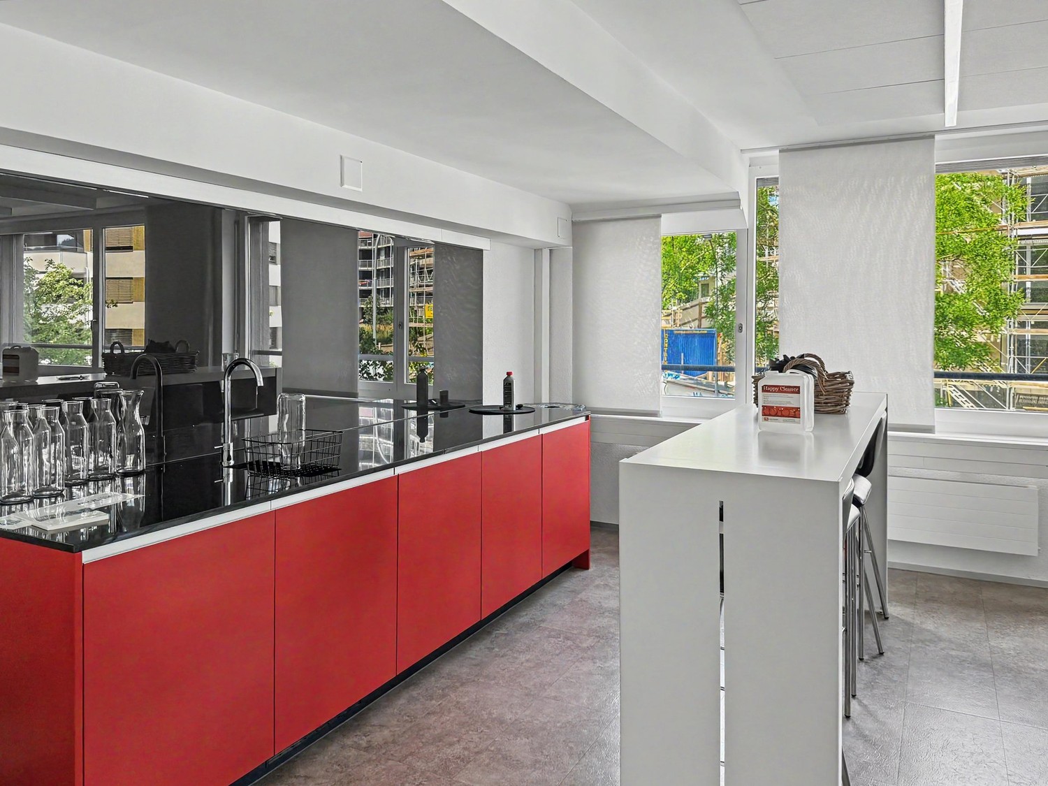 383m² office