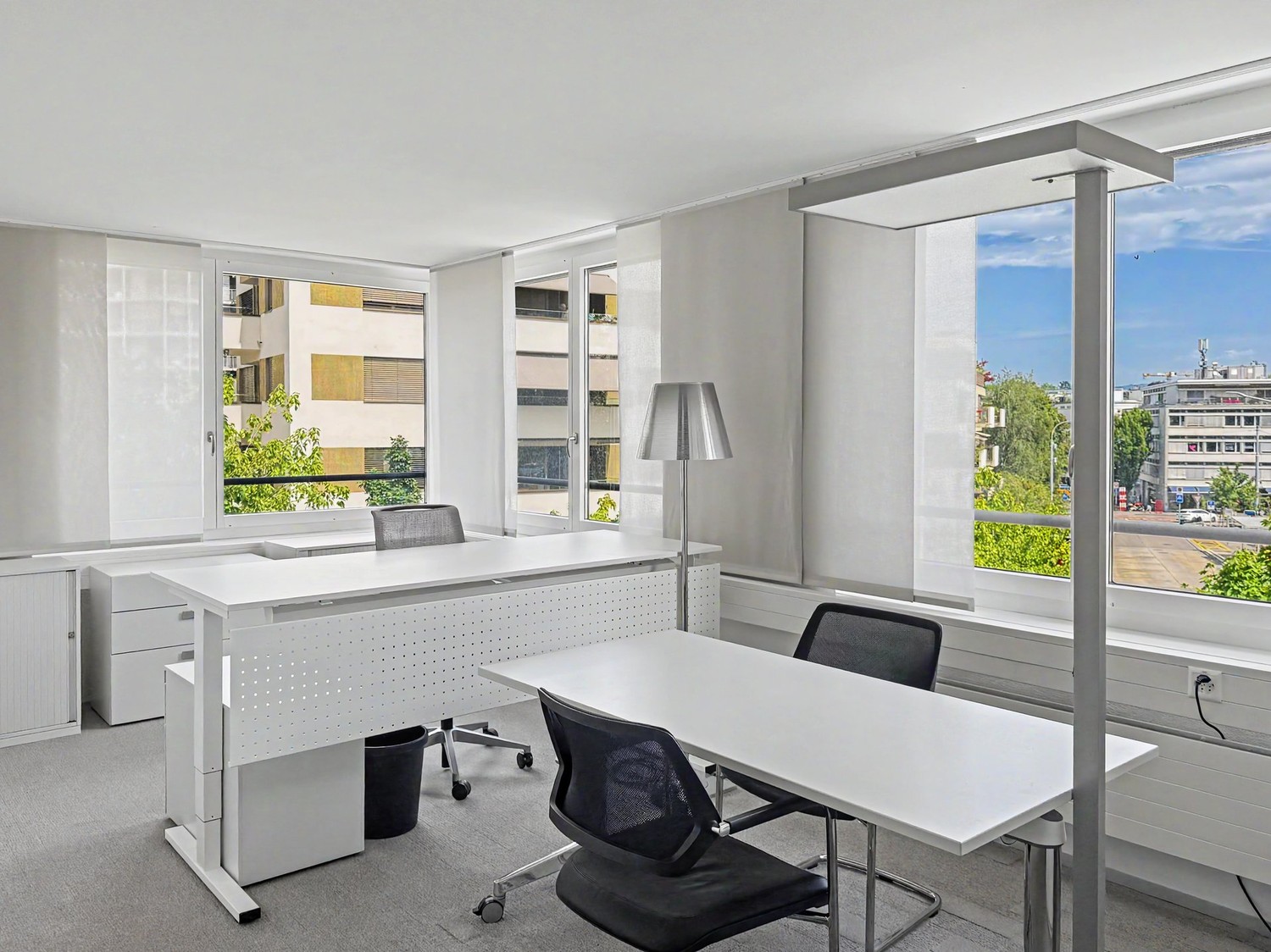 383m² office