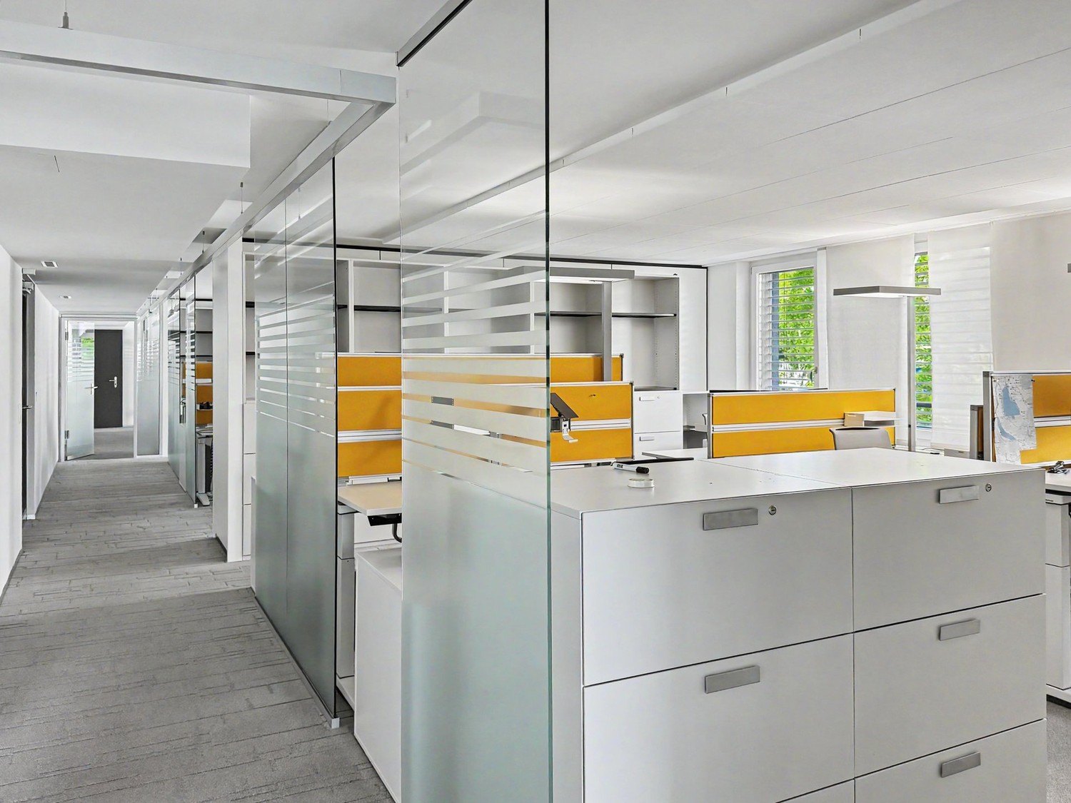 383m² office