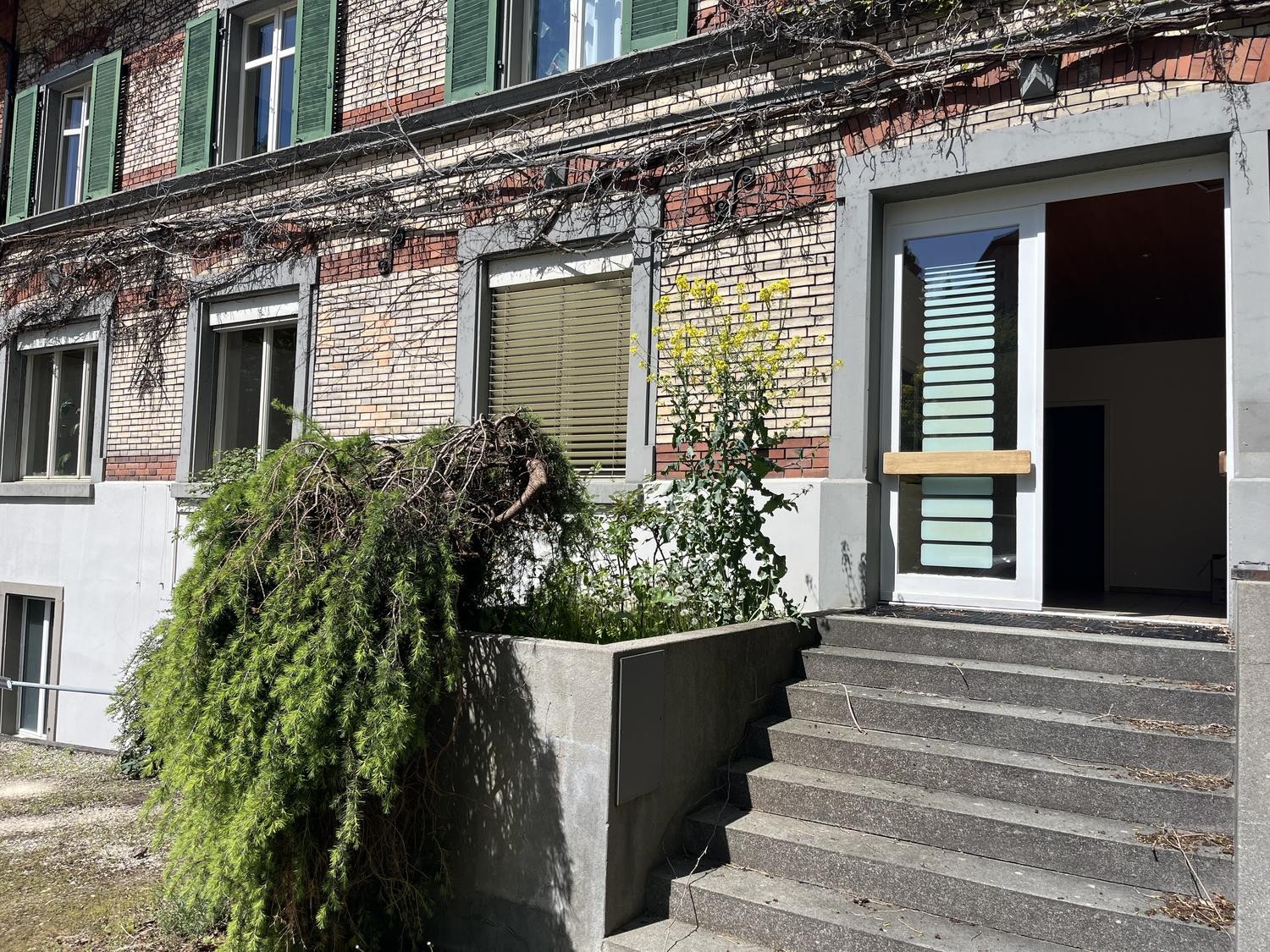 12m² office
