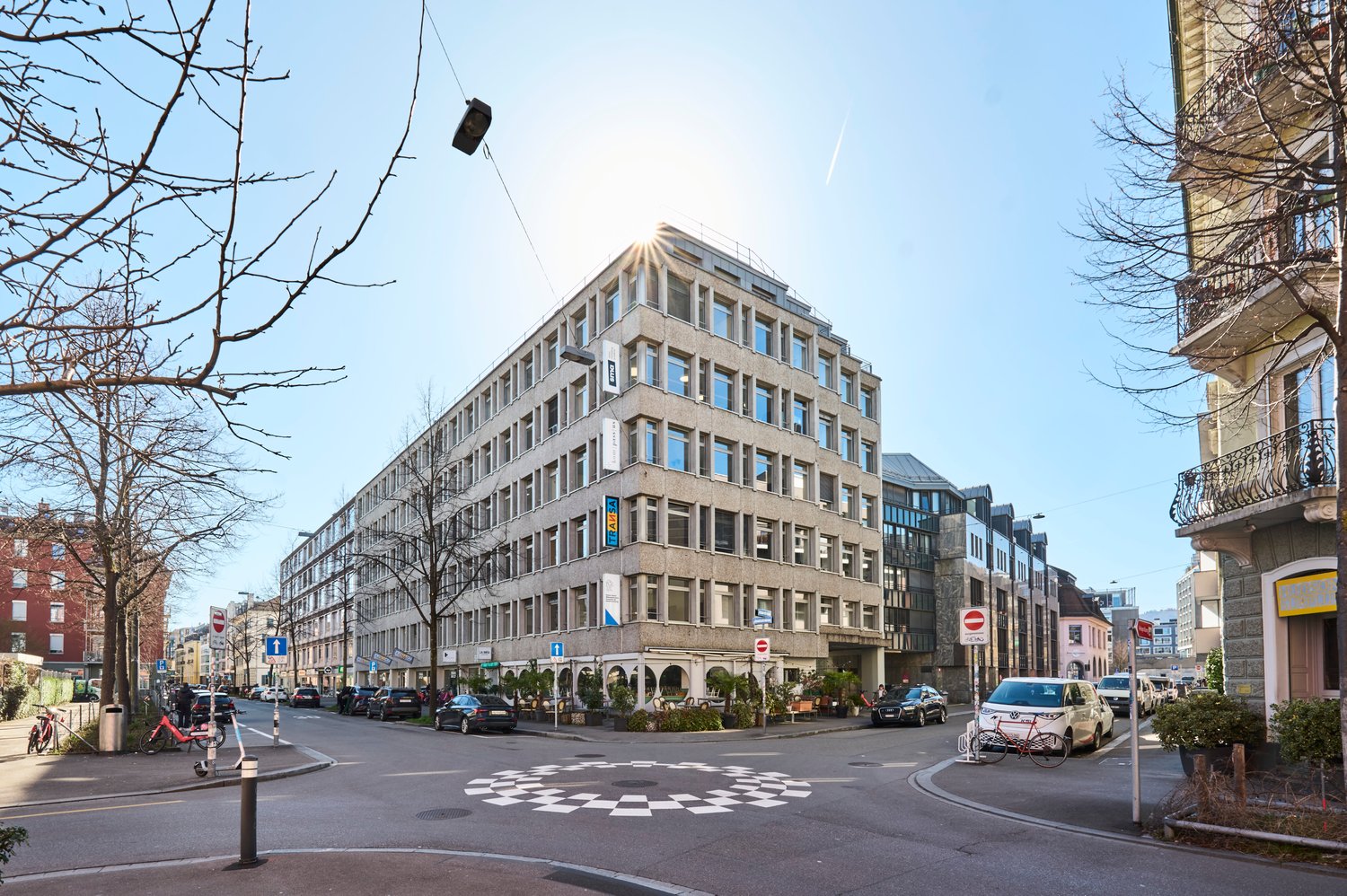 825m² office