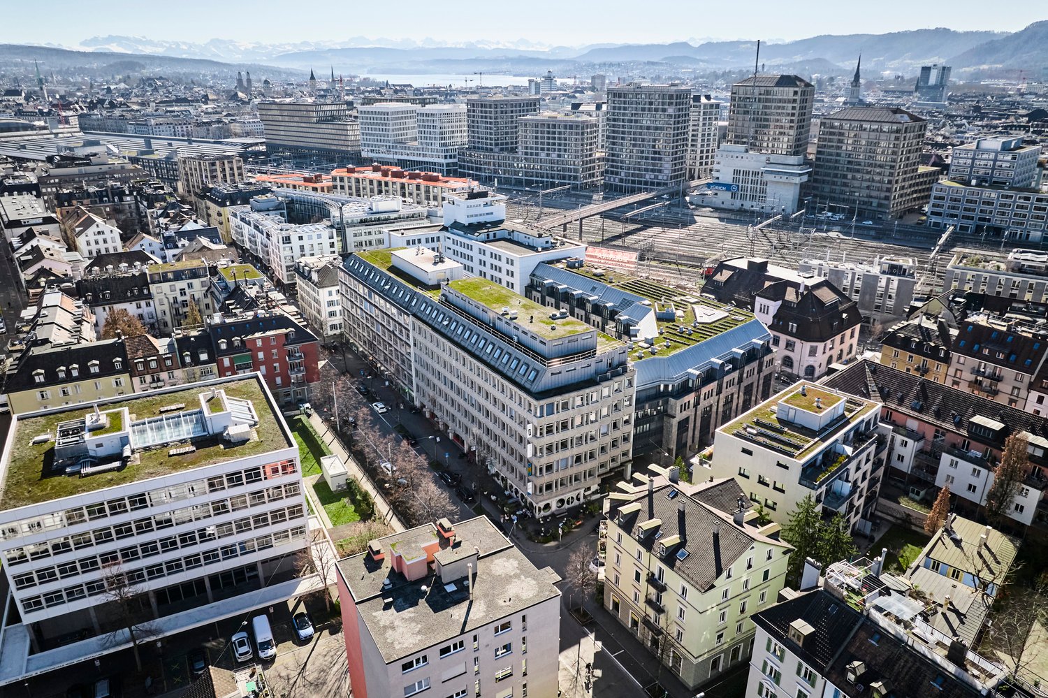 825m² office