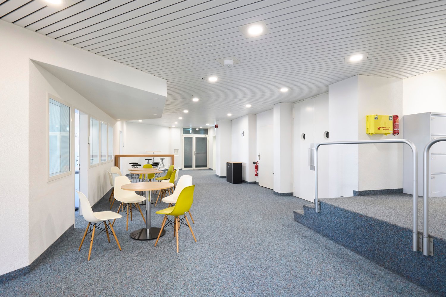 825m² office