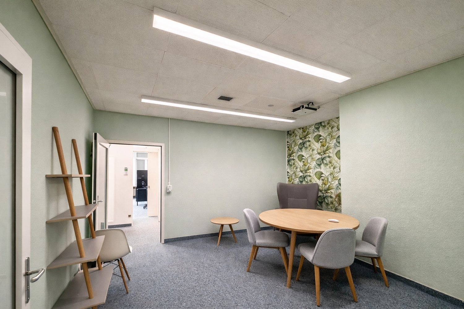 825m² office